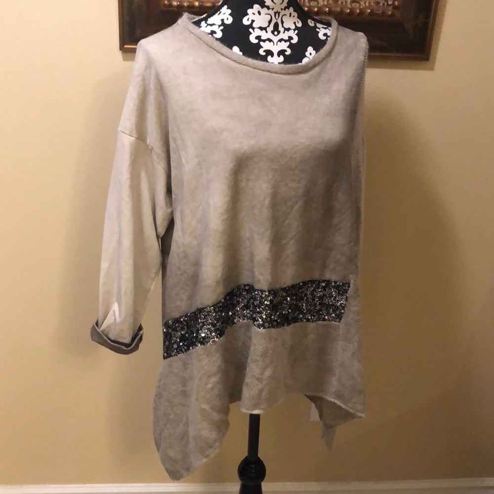 For Her Paris Bohemian mixed materials, rustic with sequins, asymmetrical top